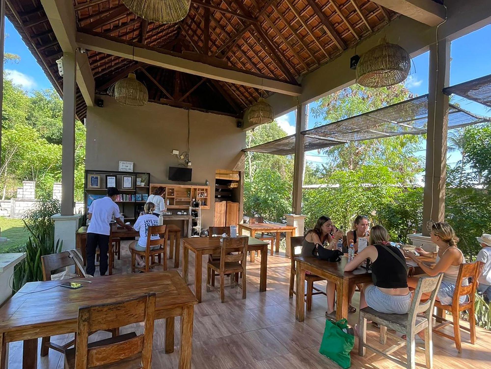 Pedidi Penida Hostel Batununggul Buitenkant foto